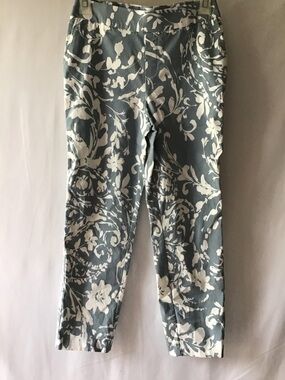 Ankle Crop Floral Print Pants in Slate Blue and White